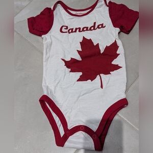 4/$20 Canadiana Baby Onesie 12-18M Red White Maple Leaf Canada Cotton Bodysuit
